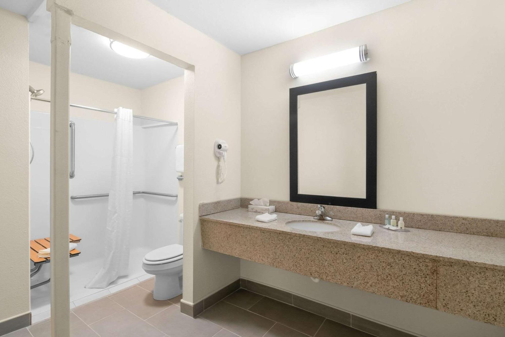 Quality Inn Queensbury Esterno foto